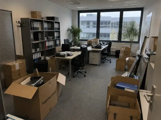 Büro vor Umzug vollständig leeren und übergeben
