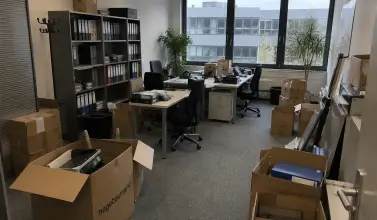 Schreibtische, Regale und Büromöbel fachgerecht entsorgen